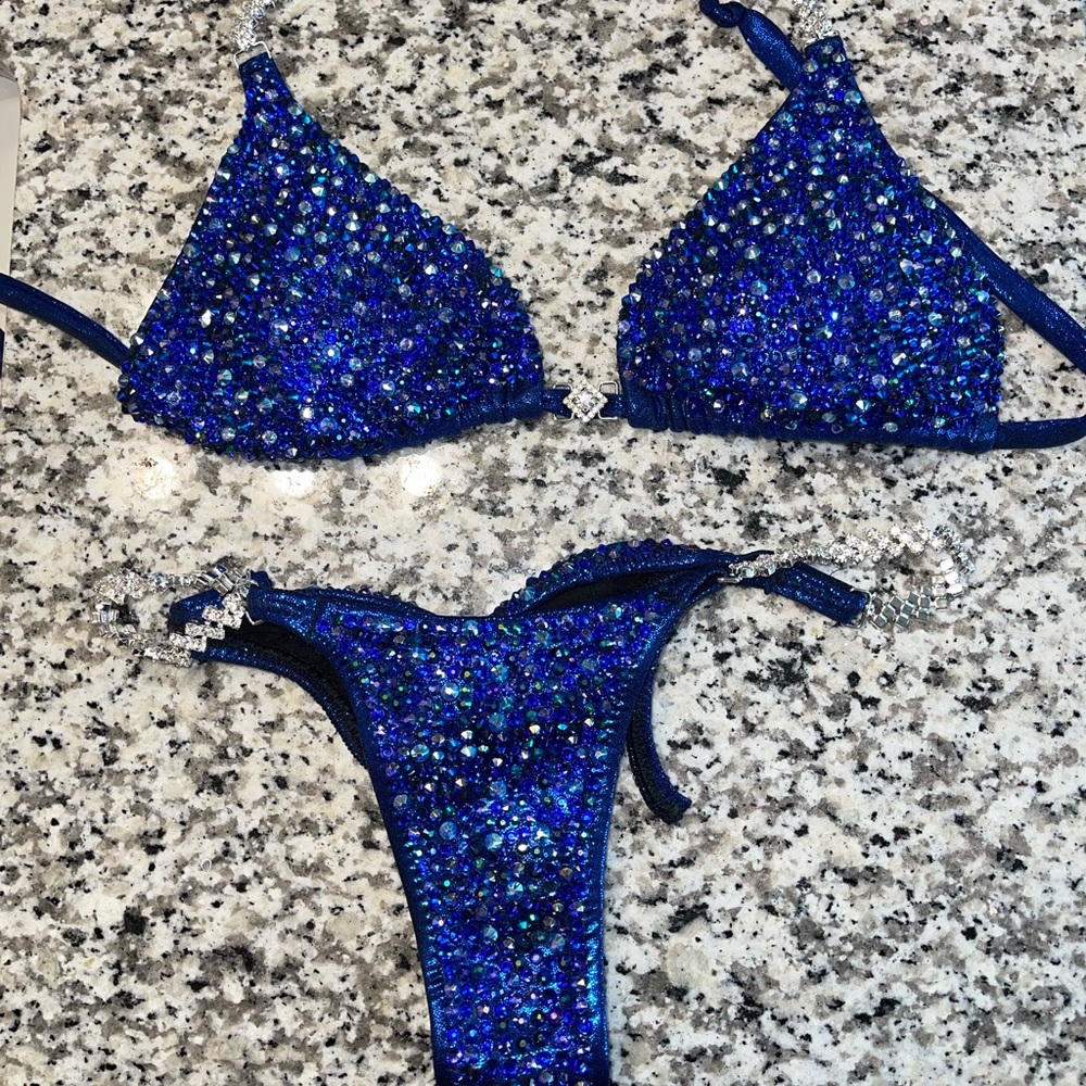 Kittys bikini competition suit.  Top fits B-D. Bottoms are pro cut.